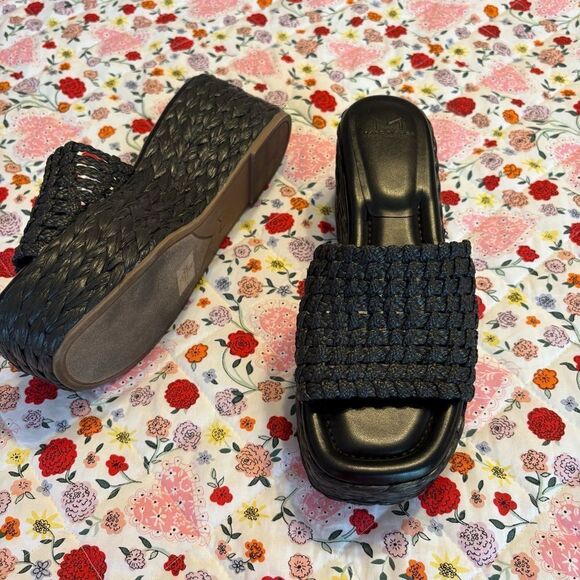 Marc Fisher LTD.
Women's Priya Slip On Espadrille Platform Wedge Sandals - Picture 2 of 4